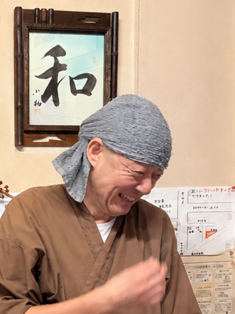 笑顔で話す院長